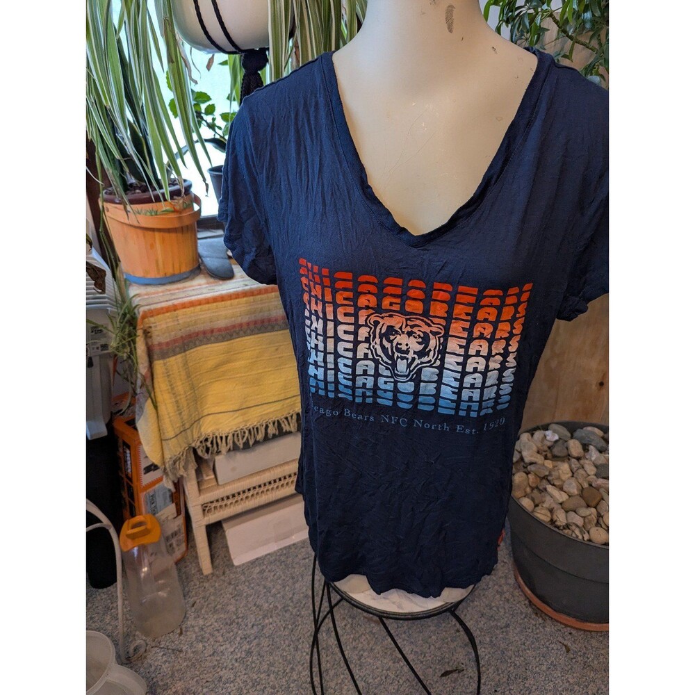 Excellent NFL Team Apparel Chicago Bears SS Vneck Rayon knit Sz Lg fits like XL